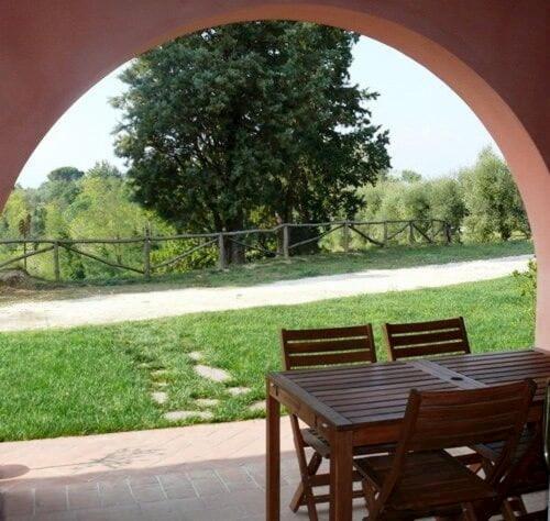 Agriturismo Podere La Casa Palaia Luaran gambar