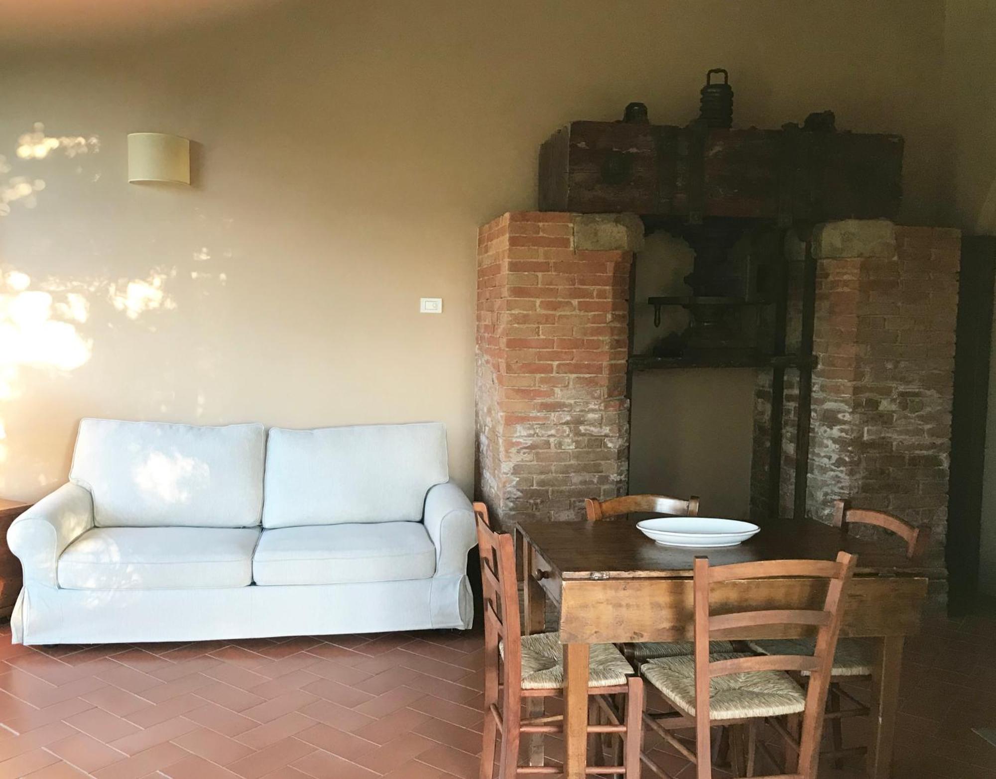 Agriturismo Podere La Casa Palaia Luaran gambar