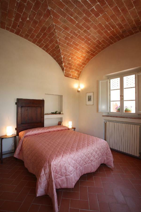 Agriturismo Podere La Casa Palaia Luaran gambar