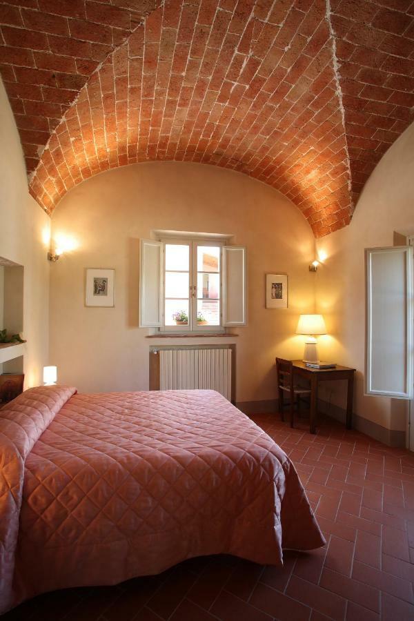 Agriturismo Podere La Casa Palaia Luaran gambar