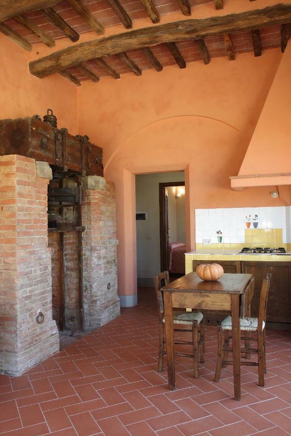 Agriturismo Podere La Casa Palaia Luaran gambar